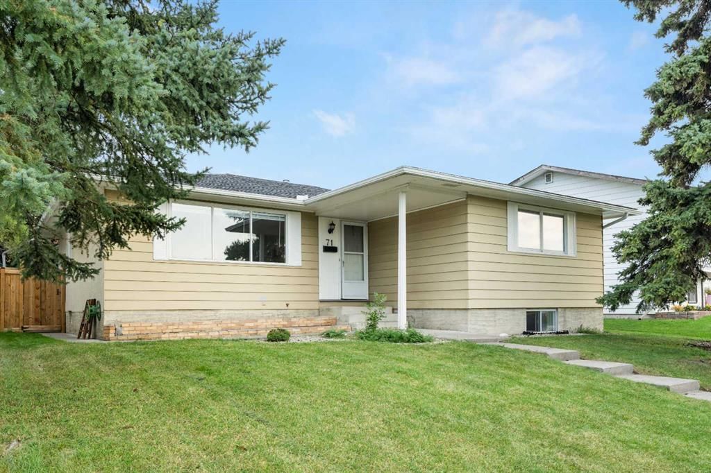 71 Queen Alexandra Close SE, Calgary — photo 2 of 25