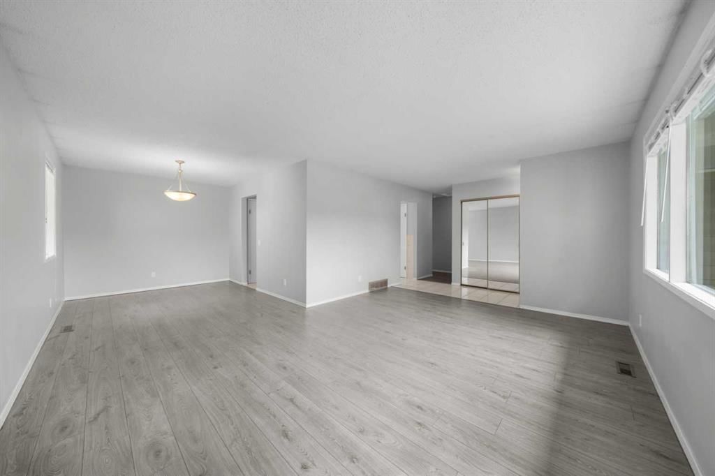 71 Queen Alexandra Close SE, Calgary — photo 5 of 25