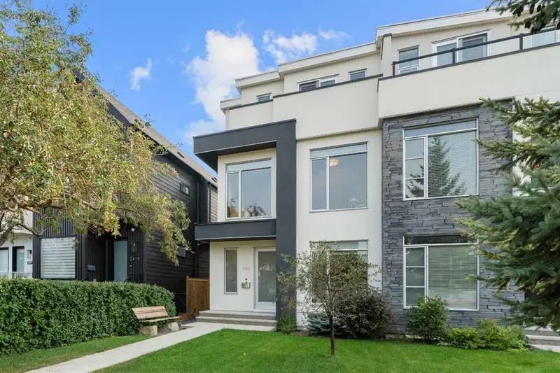 2421 31 Avenue SW, Calgary — main listing photo