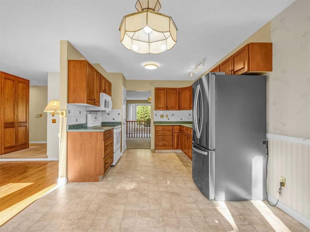 76 Wood Valley Rise SW, Calgary — photo 5 of 41