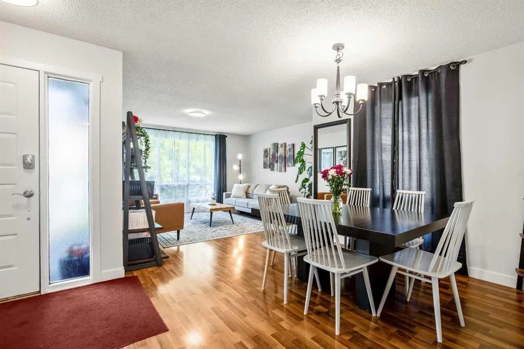 19 Hawkfield Way NW, Calgary — photo 4 of 39