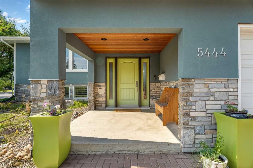 5444 Varsity Drive NW, Calgary — photo 3 of 50