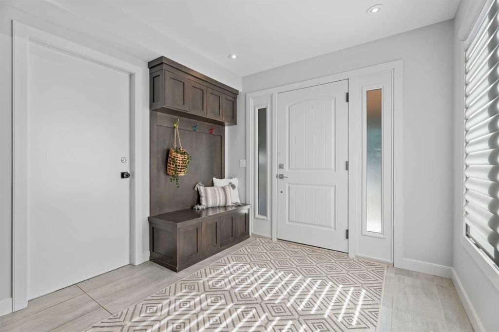 5444 Varsity Drive NW, Calgary — photo 4 of 50