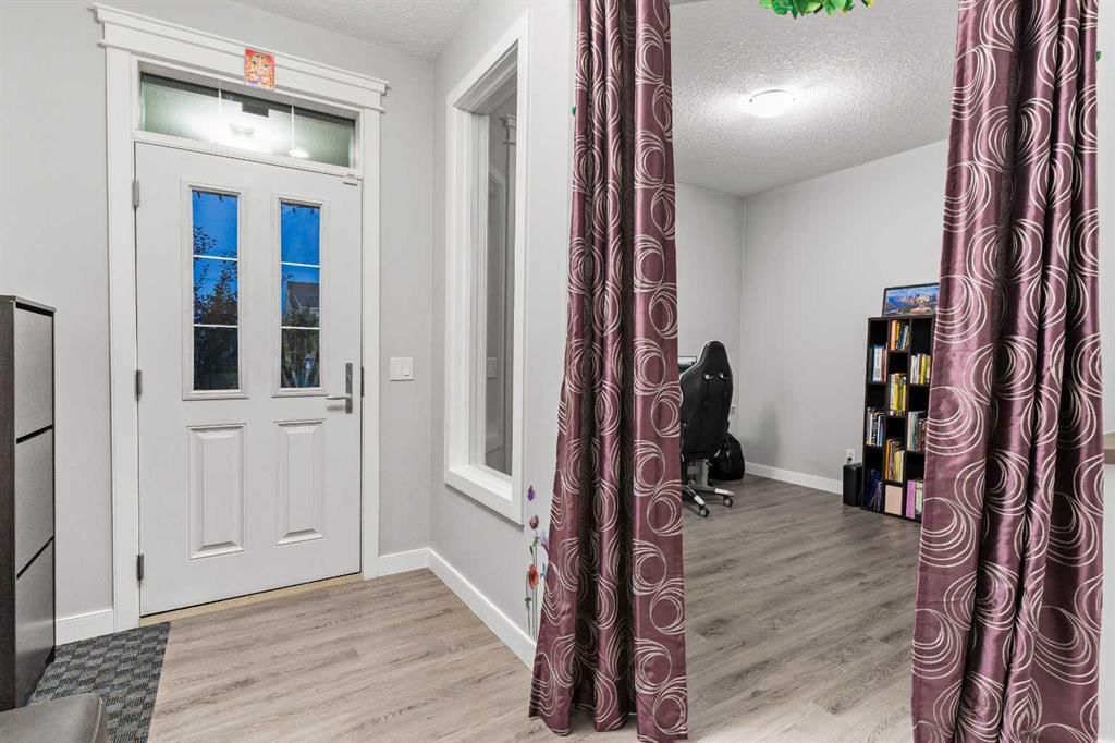562 Silverado Boulevard SW, Calgary — photo 4 of 49
