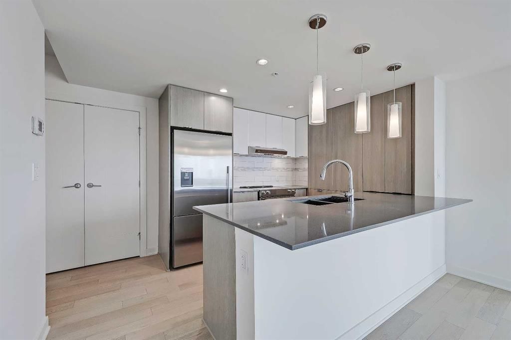 3206, 930 6 Avenue SW, Calgary — photo 2 of 38
