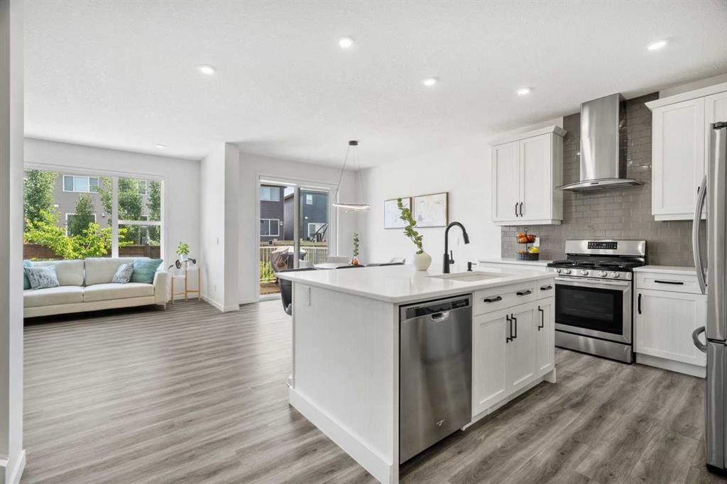 845 Seton Circle SE, Calgary — photo 3 of 50