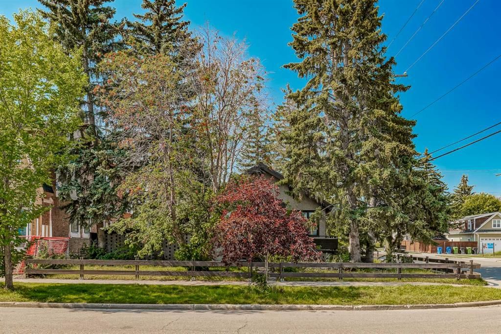 2201 26A Street SW, Calgary — photo 3 of 22