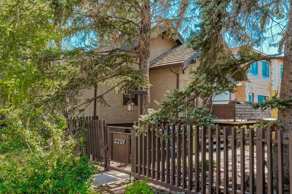 2201 26A Street SW, Calgary — photo 5 of 22