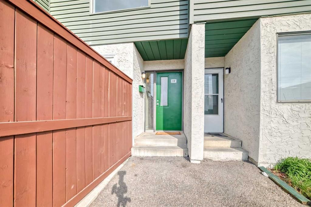 10, 2511 38 Street NE, Calgary — photo 3 of 32