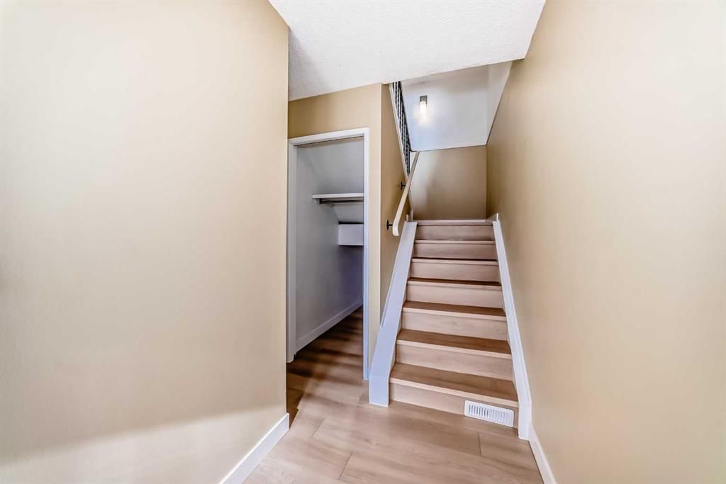 10, 2511 38 Street NE, Calgary — photo 5 of 32