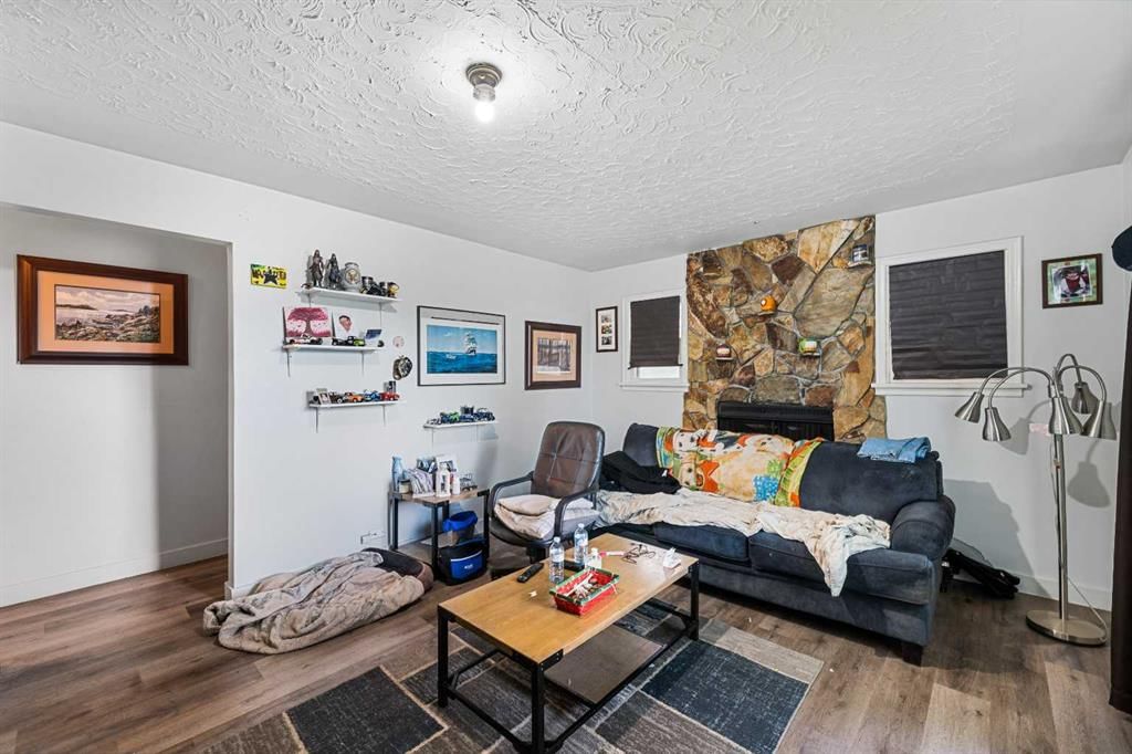 427 35 Avenue NW, Calgary — photo 3 of 26