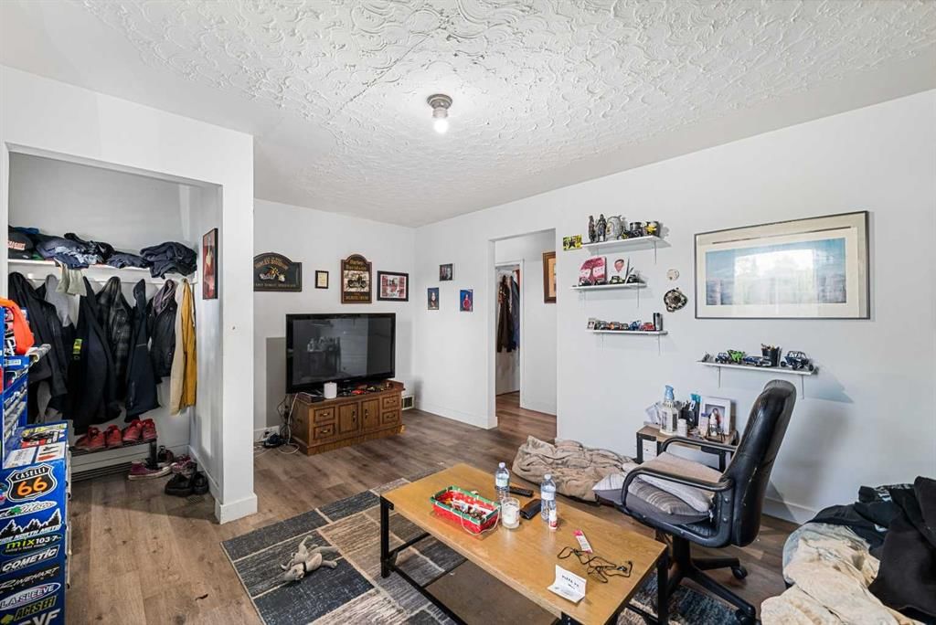 427 35 Avenue NW, Calgary — photo 4 of 26