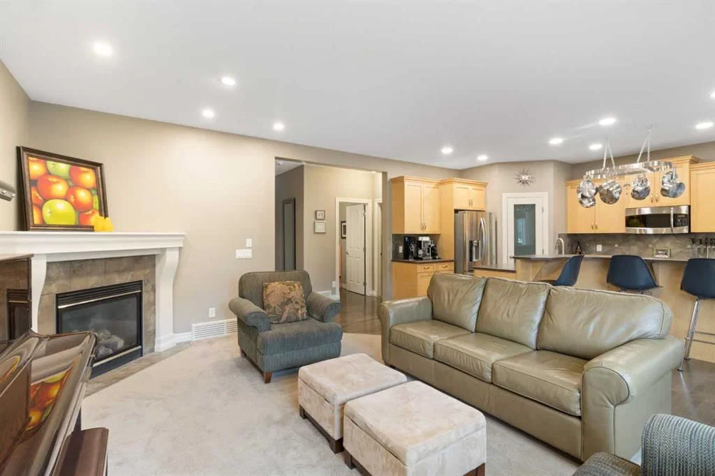 161 Bridlerange Circle SW, Calgary — photo 5 of 49