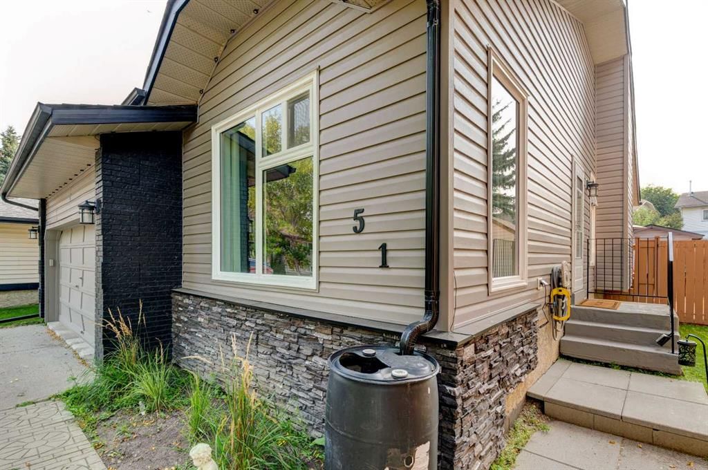 51 Mckinley Place SE, Calgary — photo 4 of 43