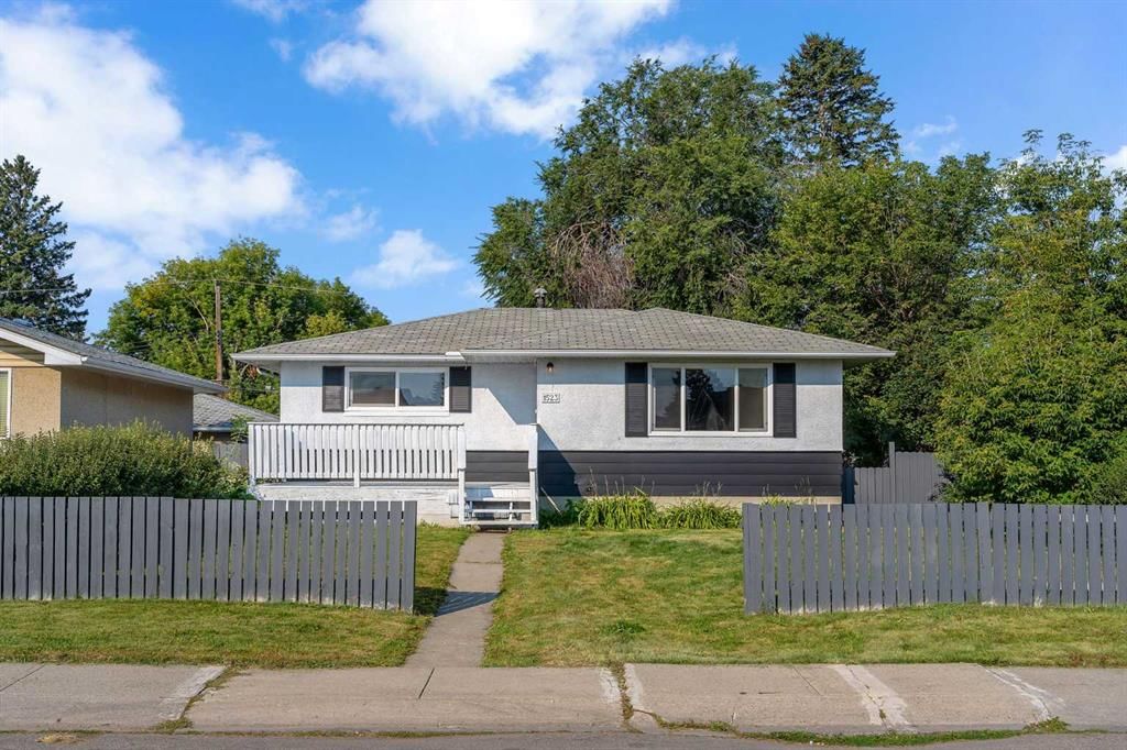 1523 48 Street SE, Calgary — photo 2 of 38