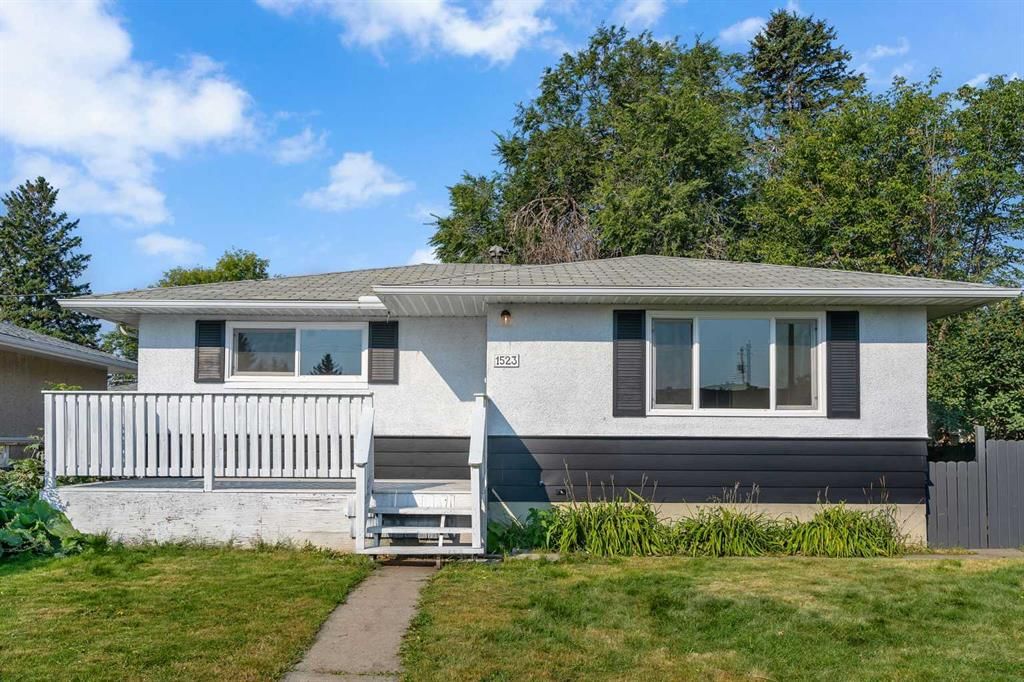 1523 48 Street SE, Calgary — photo 3 of 38