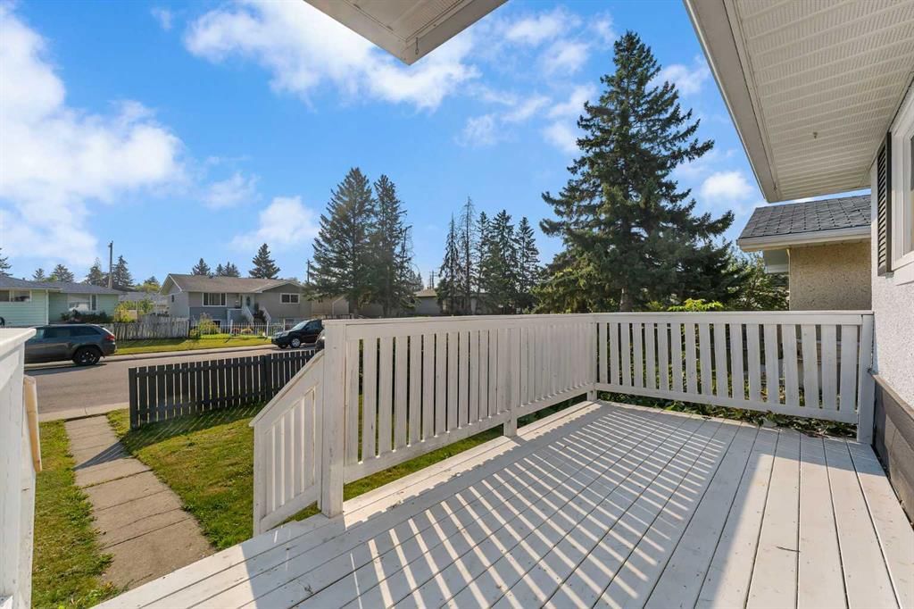 1523 48 Street SE, Calgary — photo 4 of 38