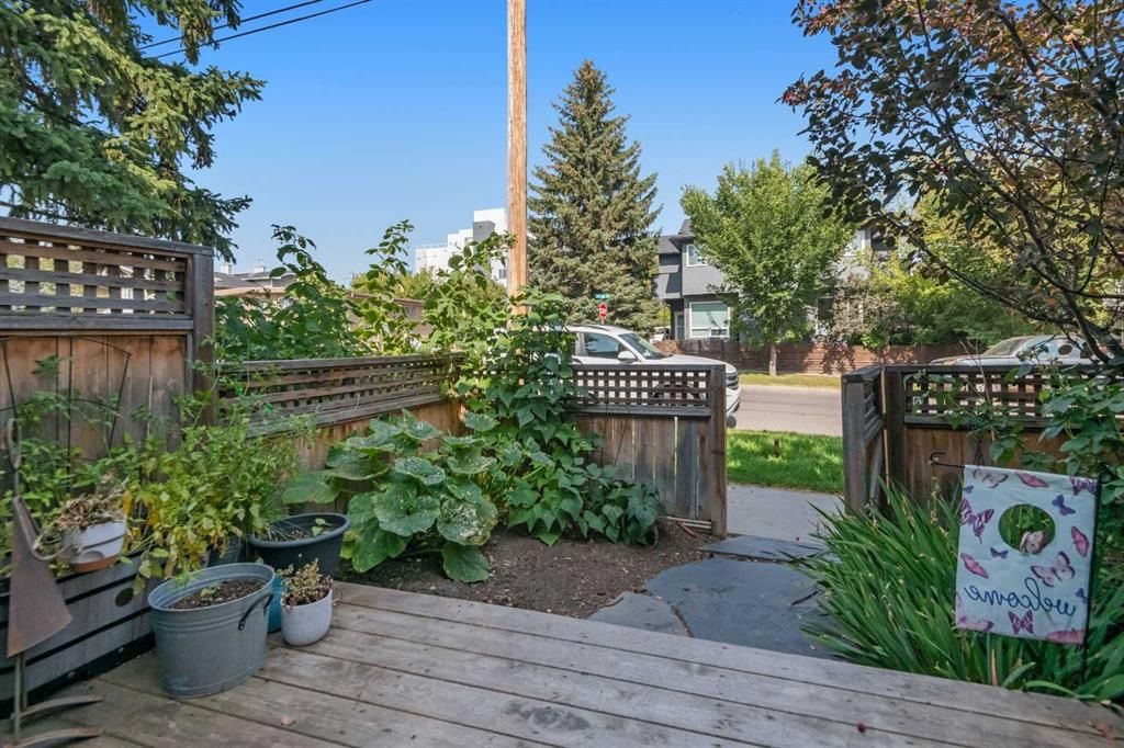 2043 35 Avenue SW, Calgary — main listing photo