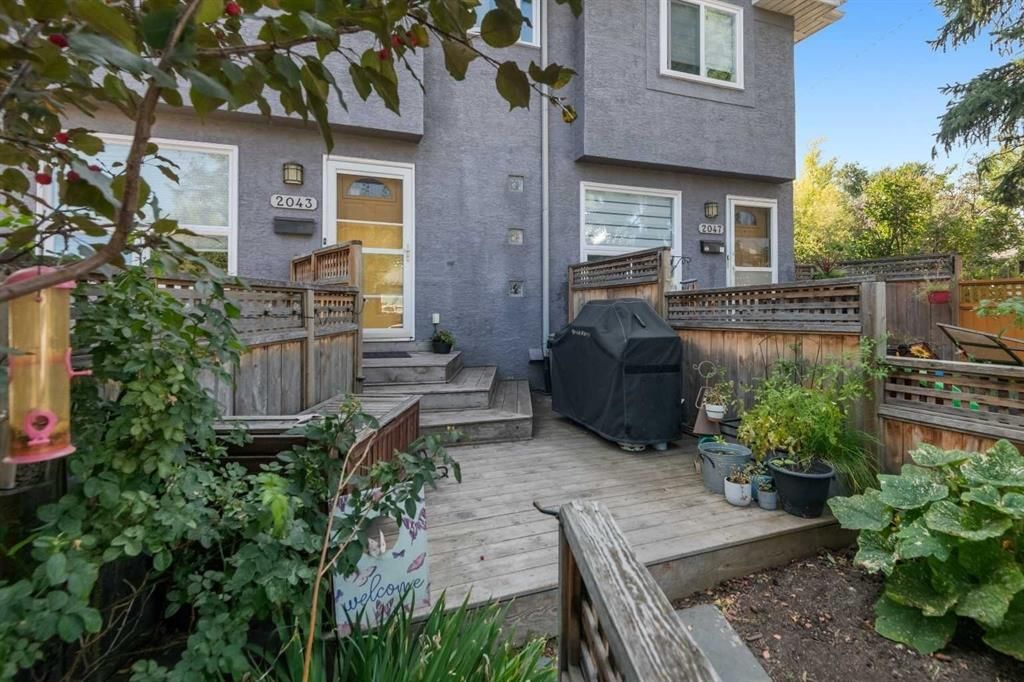 2043 35 Avenue SW, Calgary — photo 2 of 27