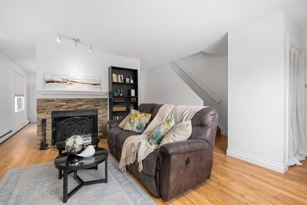 2043 35 Avenue SW, Calgary — photo 4 of 27