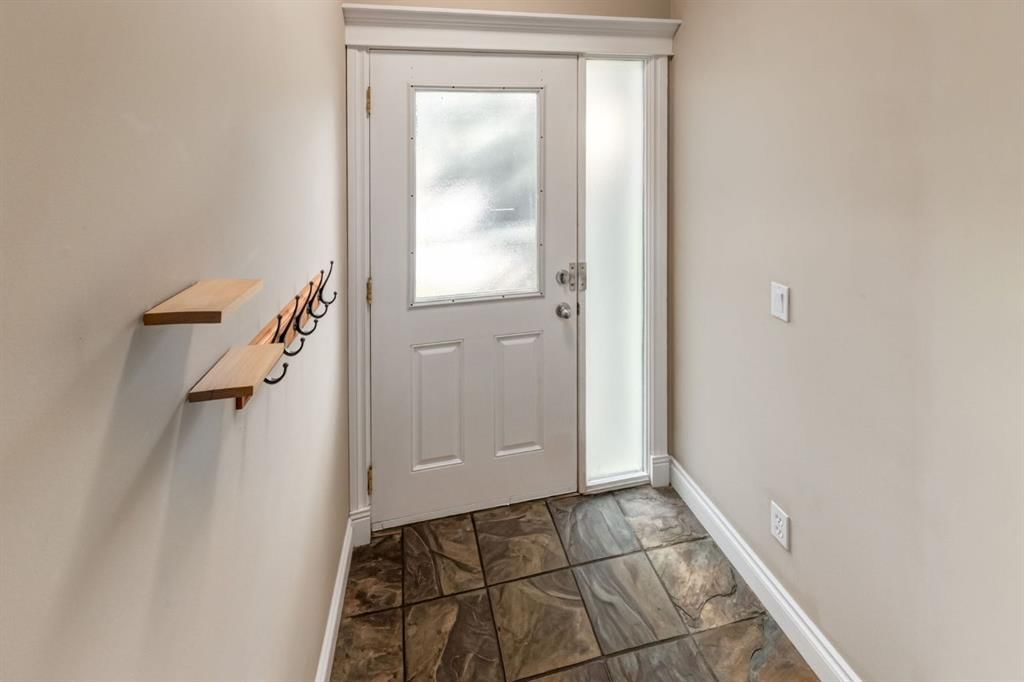 523 5 Street NE, Calgary — photo 3 of 35