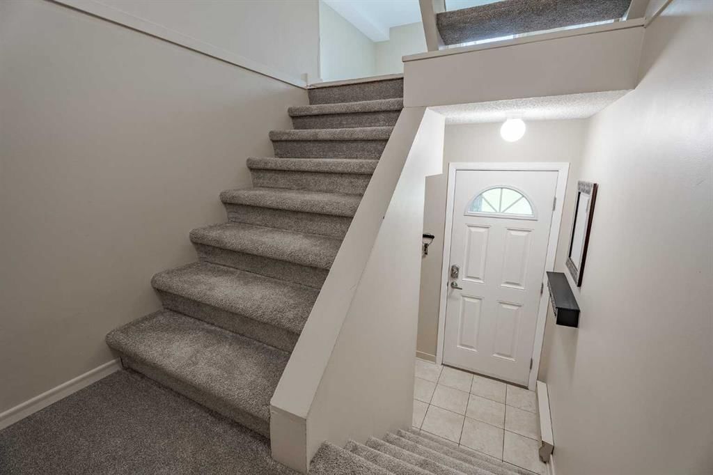 1310, 3500 Varsity Drive NW, Calgary — photo 4 of 29