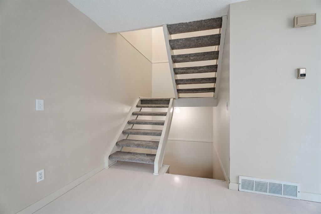 1310, 3500 Varsity Drive NW, Calgary — photo 5 of 29