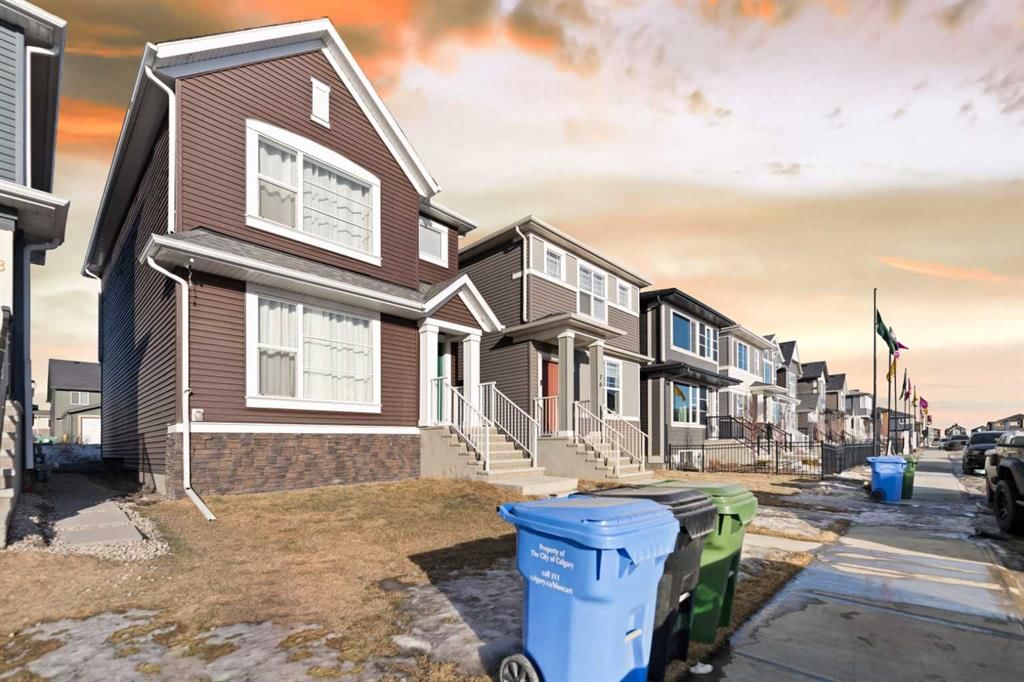 72 Corner Glen Avenue NE, Calgary — photo 3 of 36