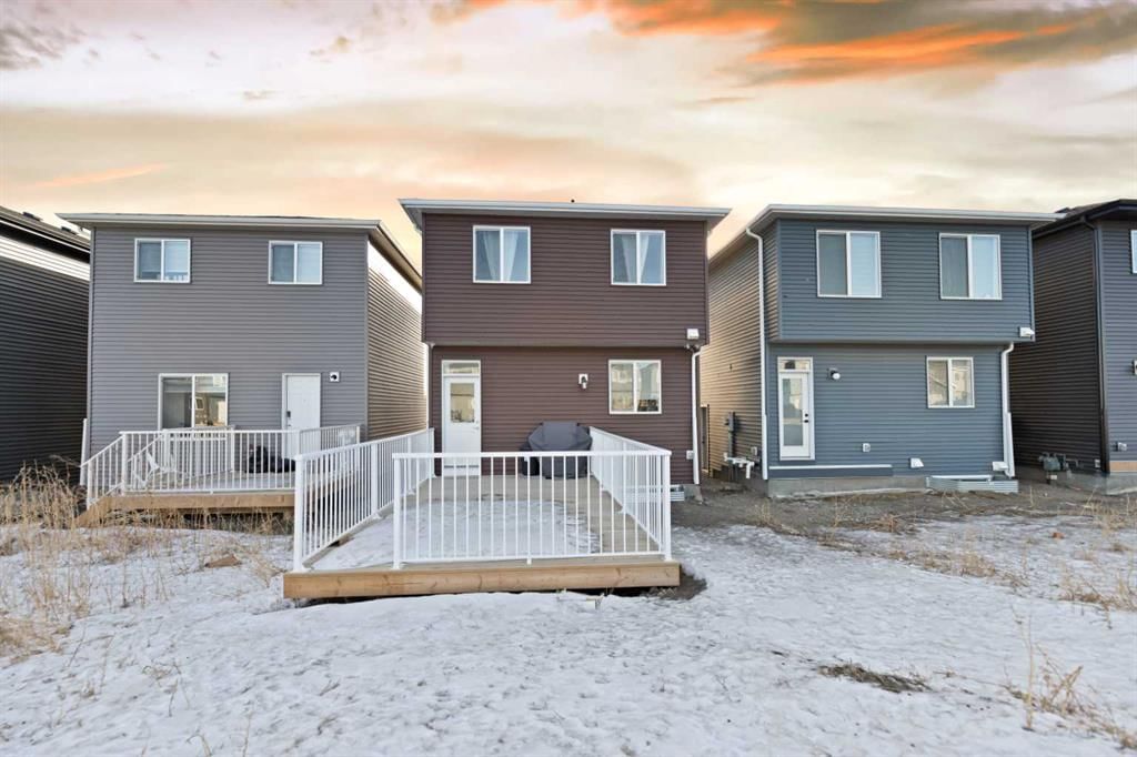 72 Corner Glen Avenue NE, Calgary — photo 5 of 36