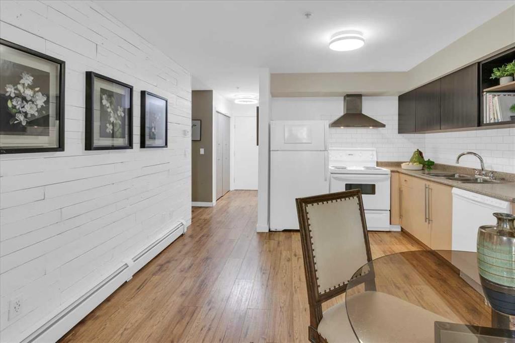 1103, 17 Country Village Bay NE, Calgary — photo 4 of 37