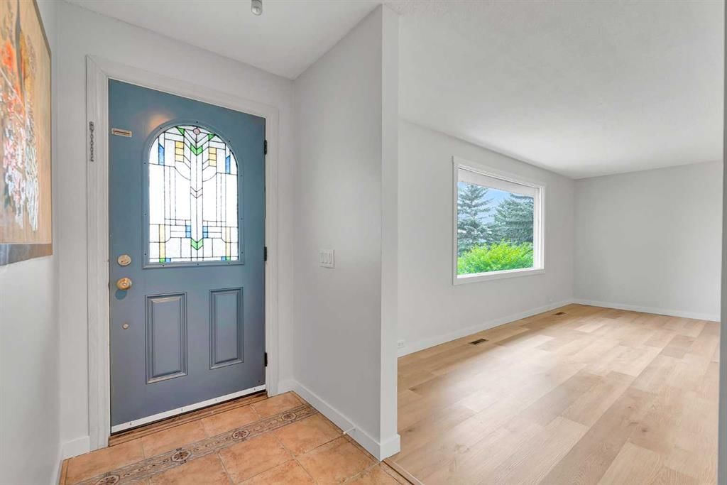 300 Sackville Drive SW, Calgary — photo 4 of 27