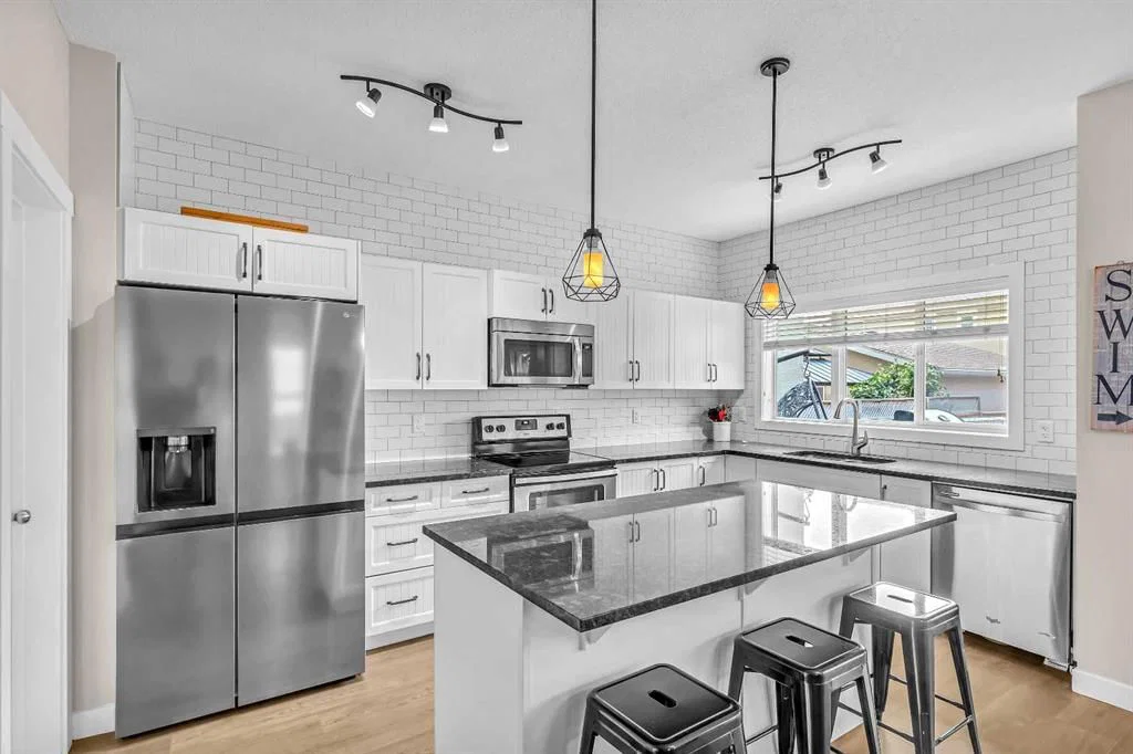 13 Marquis Link SE, Calgary — photo 4 of 43