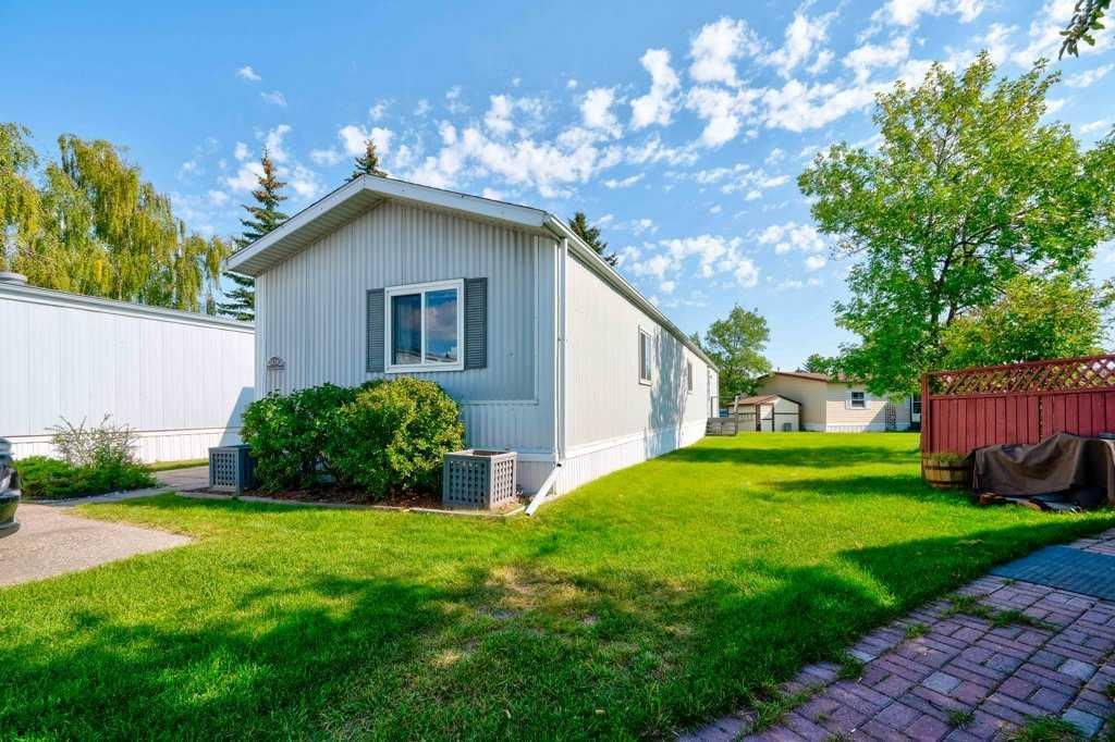 3126 Burroughs Manor NE, Calgary — photo 3 of 33