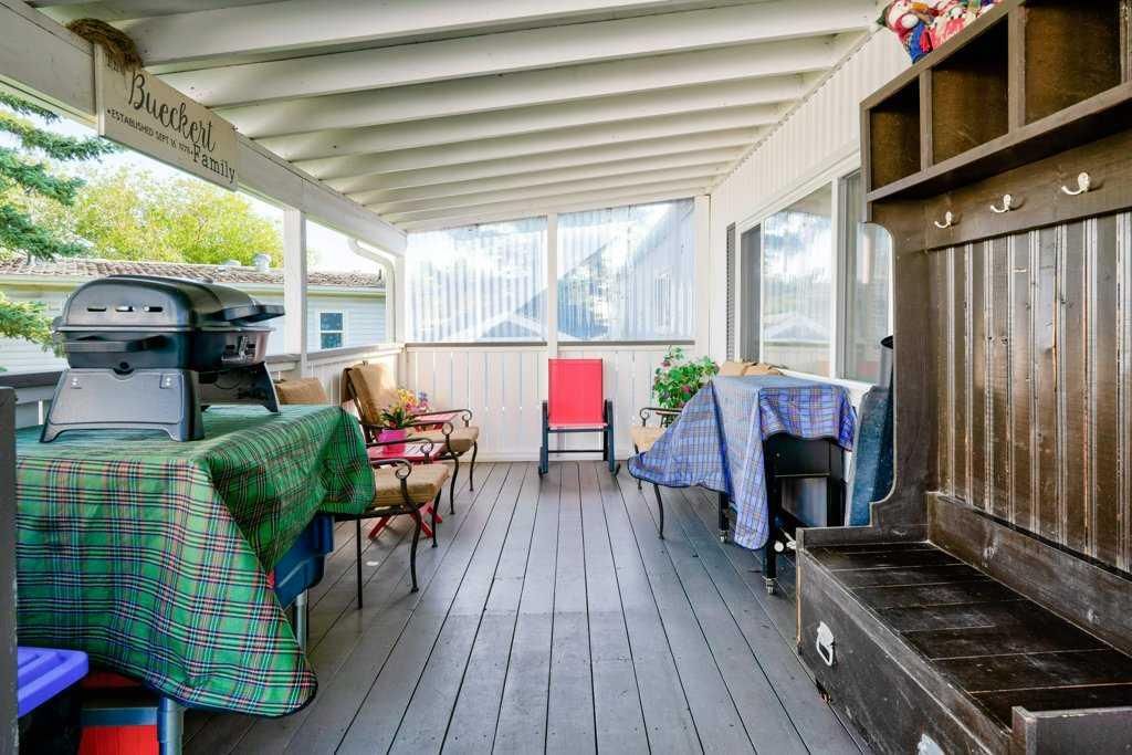 3126 Burroughs Manor NE, Calgary — photo 4 of 33