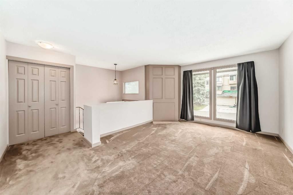 246 Berwick Drive NW, Calgary — photo 3 of 50