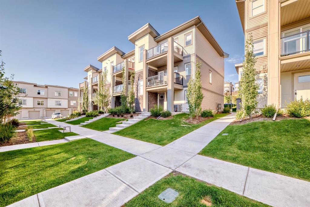 124 Spring Creek Common SW, Calgary — photo 4 of 35