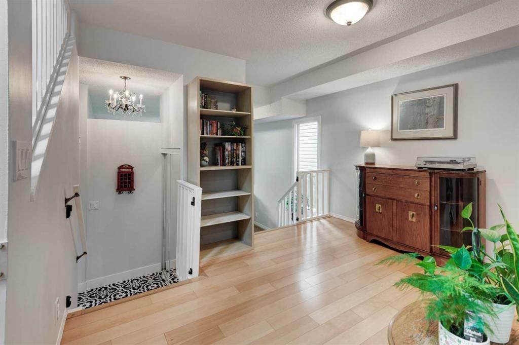 3115 43 Street SW, Calgary — photo 3 of 33