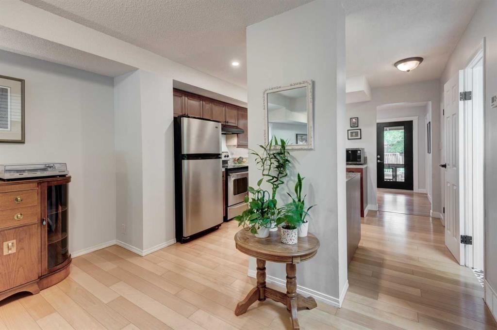 3115 43 Street SW, Calgary — photo 5 of 33