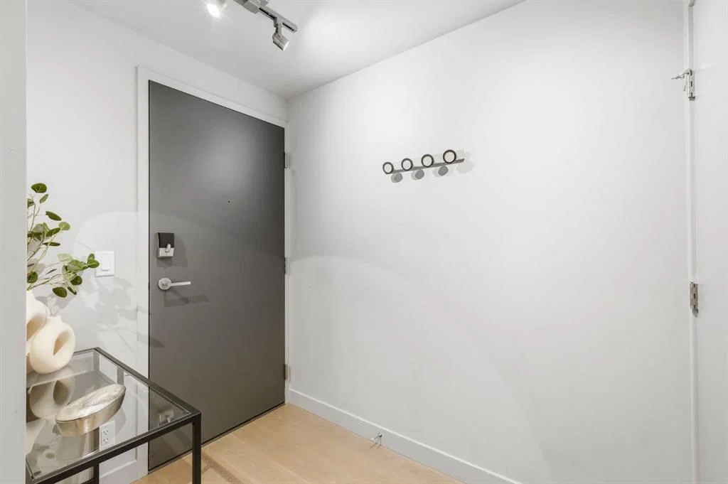 1906, 1010 6 Street SW, Calgary — photo 3 of 40