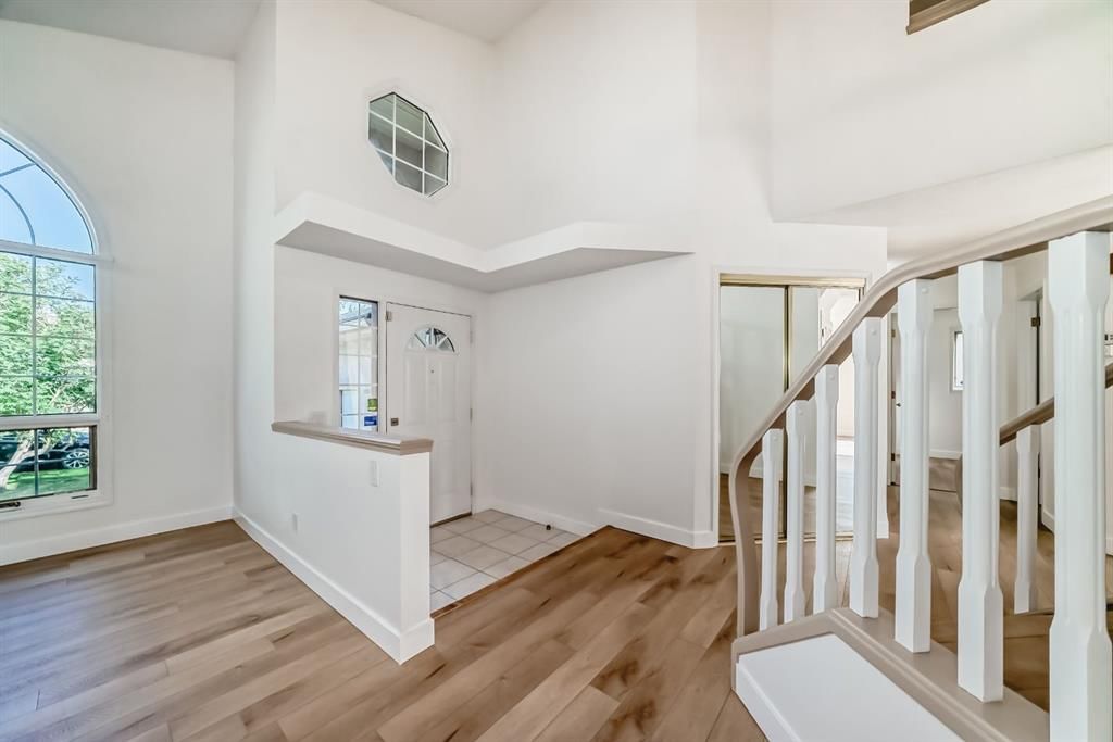 118 Signature Close SW, Calgary — photo 3 of 50