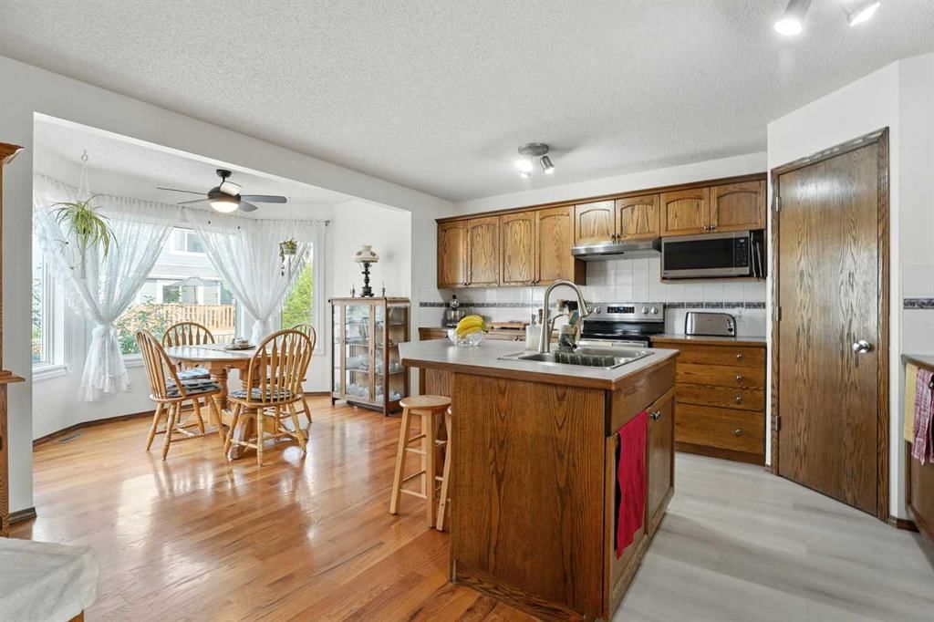 42 Citadel Crest Green NW, Calgary — photo 4 of 40