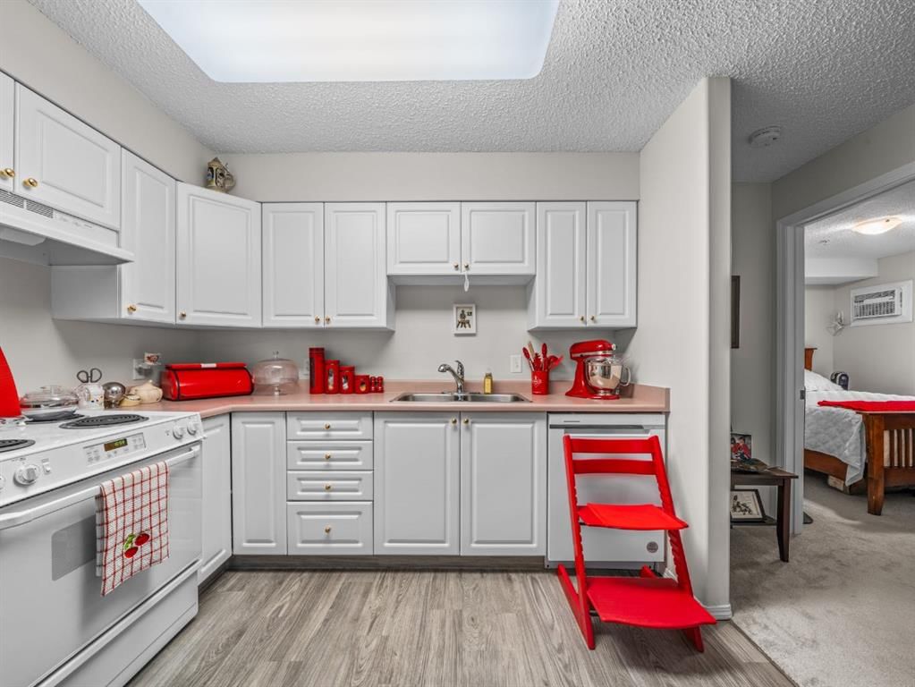3119 Millrise Point SW, Calgary — photo 4 of 22