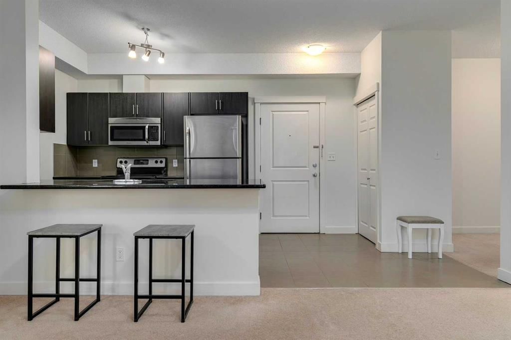 305, 3950 46 Avenue NW, Calgary — main listing photo