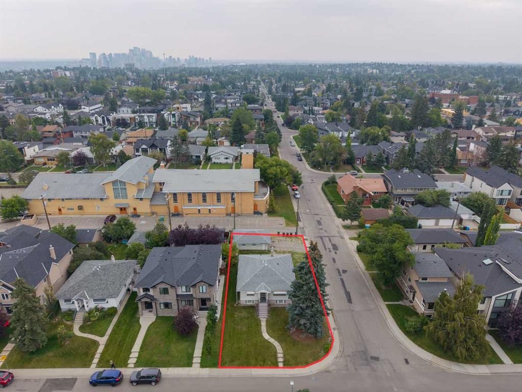 2240 35 Street SW, Calgary — photo 3 of 38