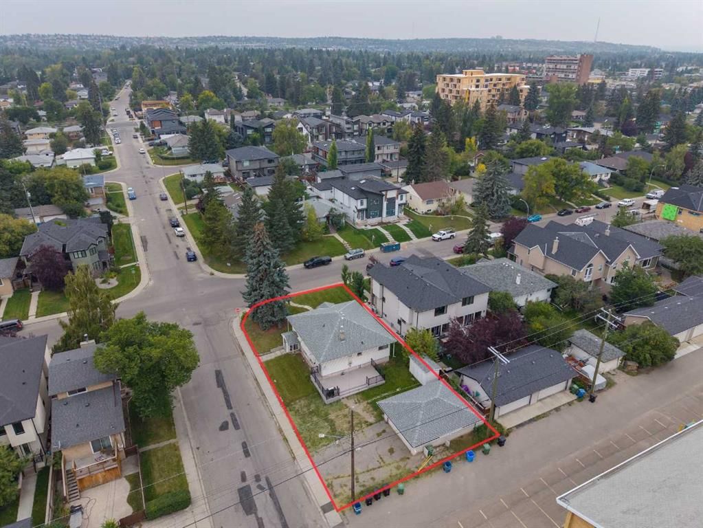 2240 35 Street SW, Calgary — photo 4 of 38