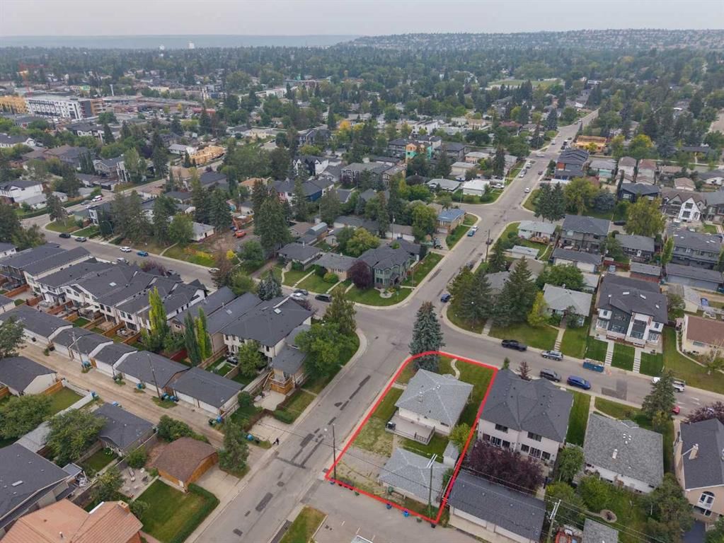 2240 35 Street SW, Calgary — photo 5 of 38