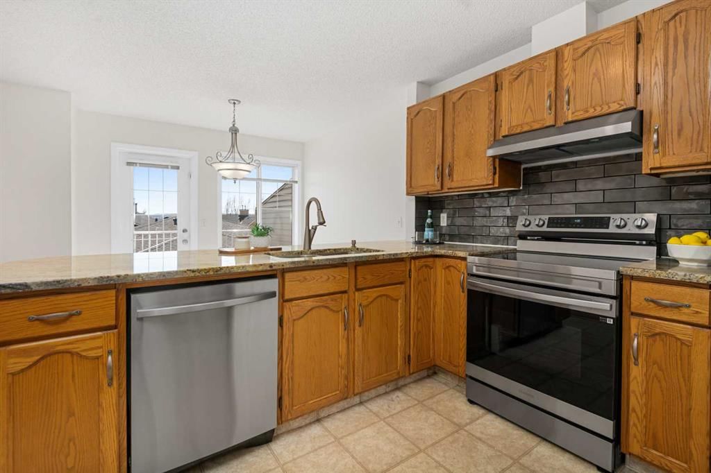 108 Hidden Creek Rise NW, Calgary — photo 4 of 50