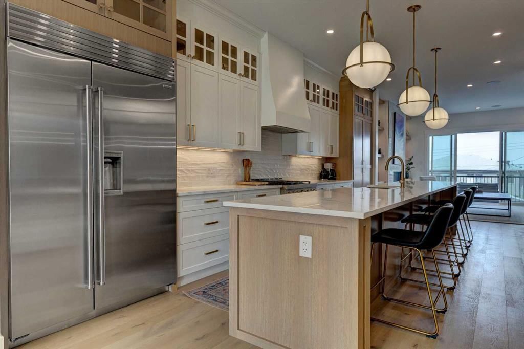 2420 30 Avenue SW, Calgary — photo 4 of 50