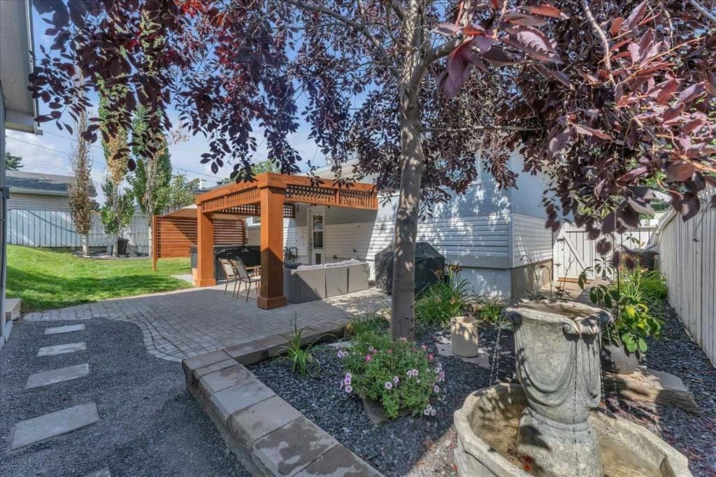 85 Warwick Drive SW, Calgary — photo 3 of 50