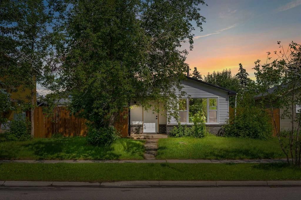 40 Erin Woods Drive SE, Calgary — main listing photo